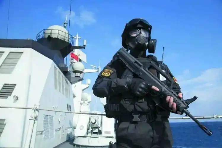 水域上天入海的蛟龙突击队