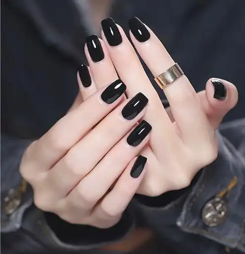 手黑指甲油颜色推荐?