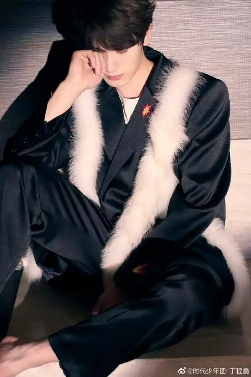 睡衣大片丁程鑫:记一场梦93和小丁一起做一场梦@时代少年团-丁程鑫