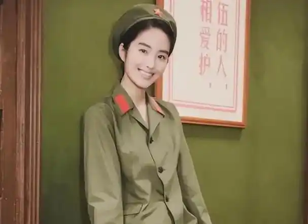 杨采钰:撬走刘亦菲背后的男人,嫁大30岁金主,她究竟图啥