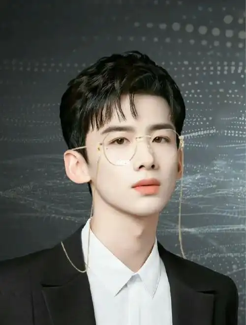 成毅和白敬亭谁戴眼镜更帅