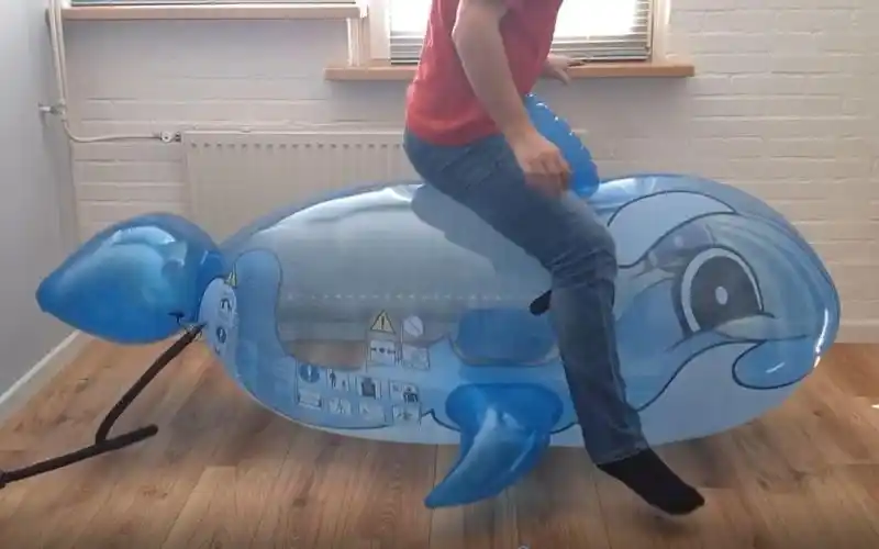 【looner气球迷恋】边充气边骑炸热胀蓝鲸pvc-生活视频-搜狐视频