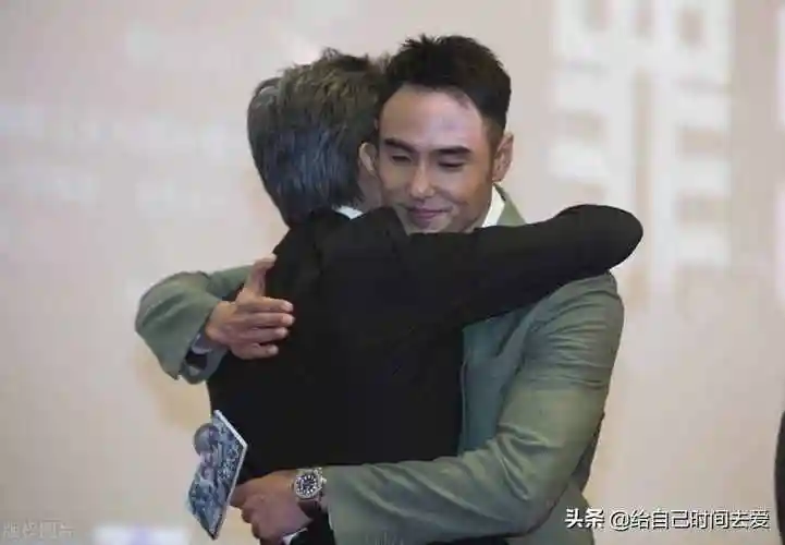 明道阮经天对比照明道和阮经天长得很相似