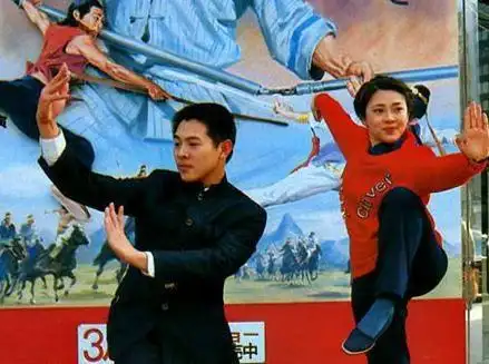 李连杰与前妻黄秋燕3年前罕见同框照前妻气质不输现任