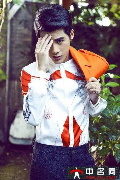 姜潮麦迪娜情史曝光 新疆美人个人资料美艳写真遭扒