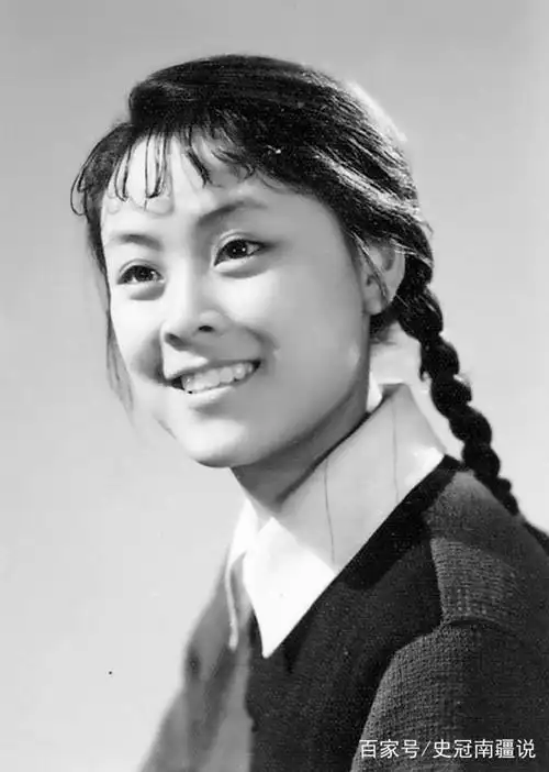 从上个世纪40年代开始,麻花辫已经风靡全国,成为邻家美女的标配发型.