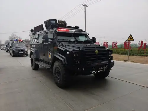 恪尽职守—临潼分局巡特警大队组织开展集中武装巡逻