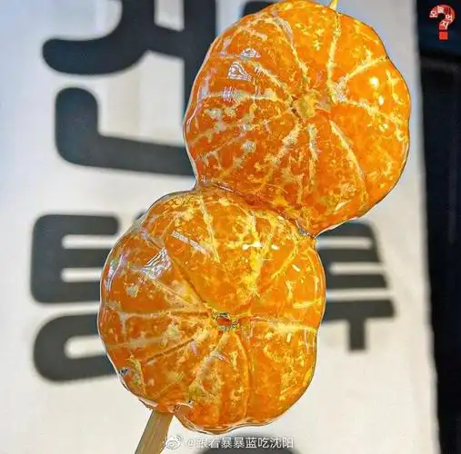 好家伙还有这么串起来的橘子糖葫芦 成年人不要一瓣一瓣的