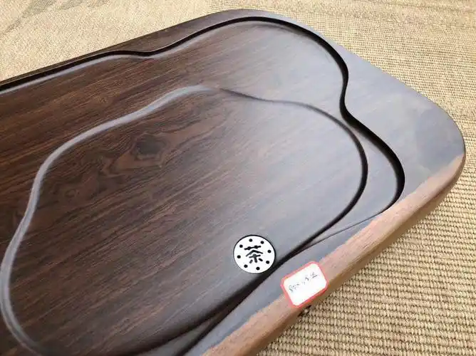 黑檀木茶盘:纹理细腻,茶室中的黑美人