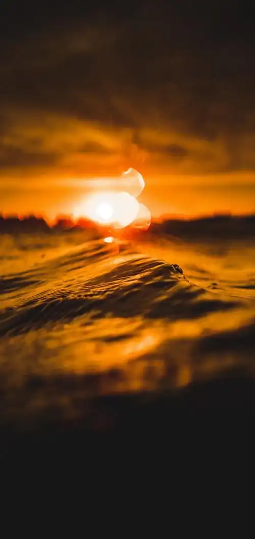 请问有没有关于橙色或者月亮的手机壁纸