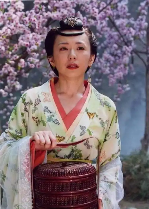 "纪晓芙"之后,潘仪君并未趁热打铁接下同类角色,相反,她做了让观众