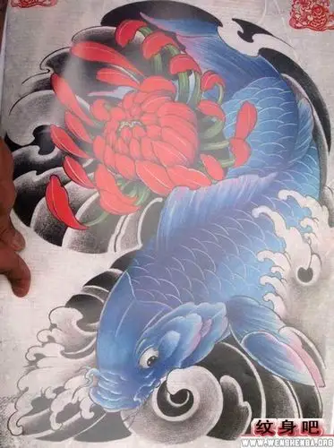鲤鱼莲花半甲纹身图案