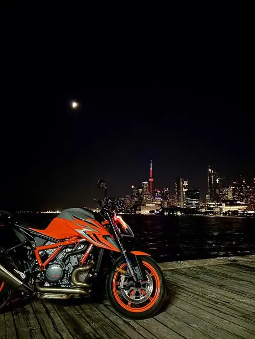 最近一直在发m4 好少发摩托车照片了 心里对小橙过意不去  不能有了