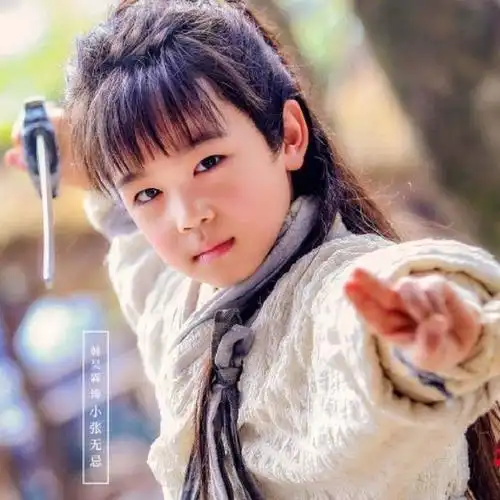 后来他演的张无忌换了少年扮演者和成年扮演者,总觉得曾舜晞的演技还