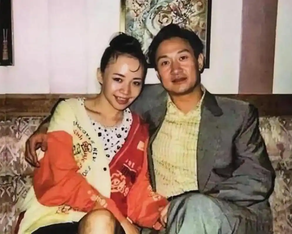 1997年,两位令人艳羡的明星宋丹丹和赵玉吉结成夫妻,他们的相貌搭配得