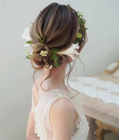 新娘森系鲜花造型 让人一眼就心动_新娘发型 - 美发站