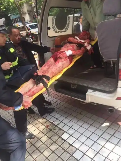 今天重庆大学发生砍人事件已有死者