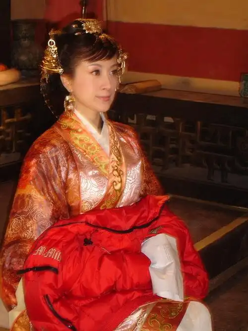 金巧巧 饰 姜王后