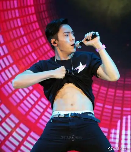 陈伟霆腹肌秀-图3