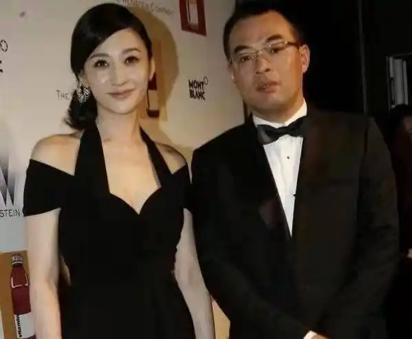 李小冉的8个男人为前男友流产2次而男闺蜜却给了她5个亿