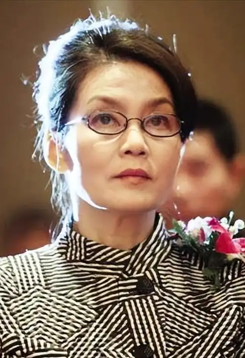 回顾国家一级演员潘虹24岁嫁人28岁爆红68岁未婚无儿无女