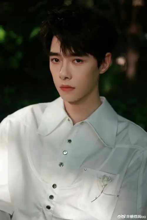 方逸伦怎敌她千娇百媚##方逸伦