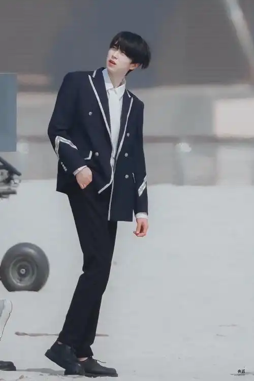 张嘉元创造营2021##创4制服