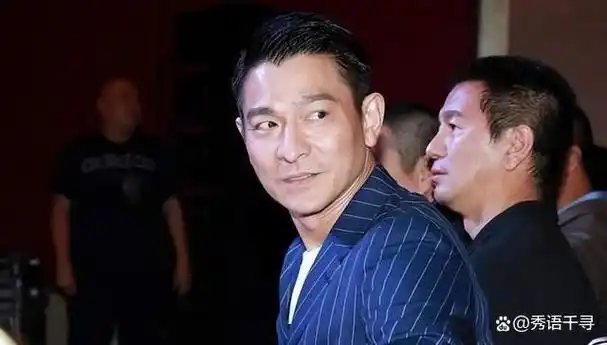 刘德华受过两次大的打击,一次拍摄广告时坠马受伤,一次是喉咙发炎