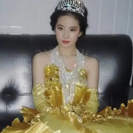 刘亦菲金鹰幕后照曝光,年代感的画质,网友:比舞台上还灵动漂亮!