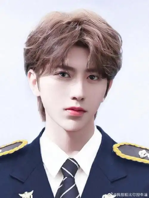 蔡徐坤#帅老公 证件照无敌了.