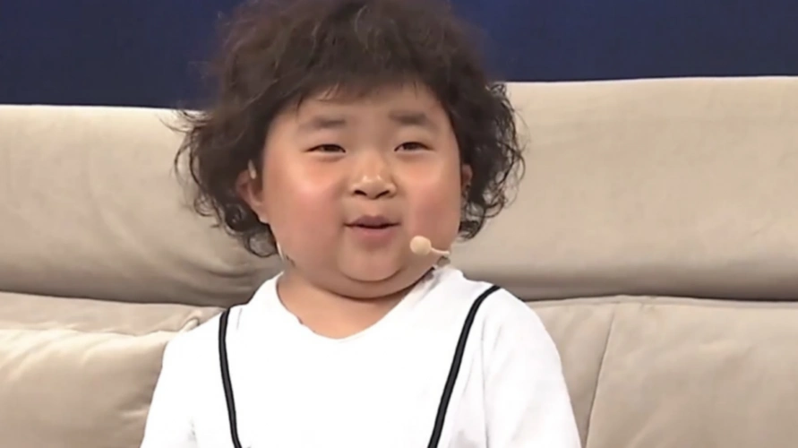 四岁萌娃太有才一口流利东北话逗笑全场丨大王小王