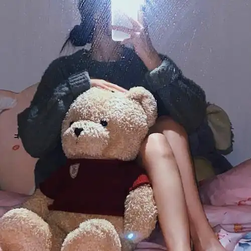 对镜自拍不露脸也嘎嘎香