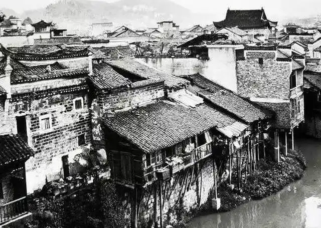 看看以前凤凰古城的老照片让人感慨万千