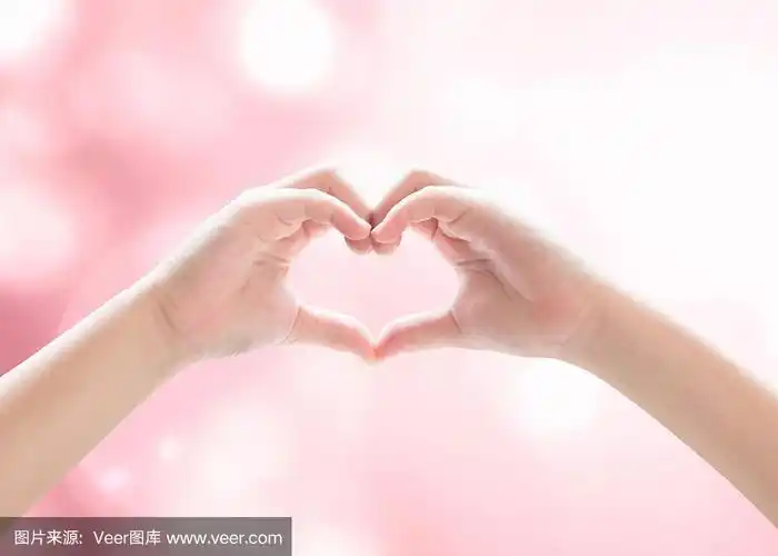 心形手势,孩子们的肢体语言,表达了孩子们爱,和平,善良和世界人道主义