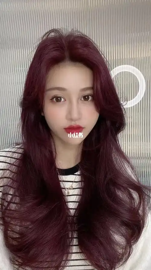 低调显气质的复古酒红色.