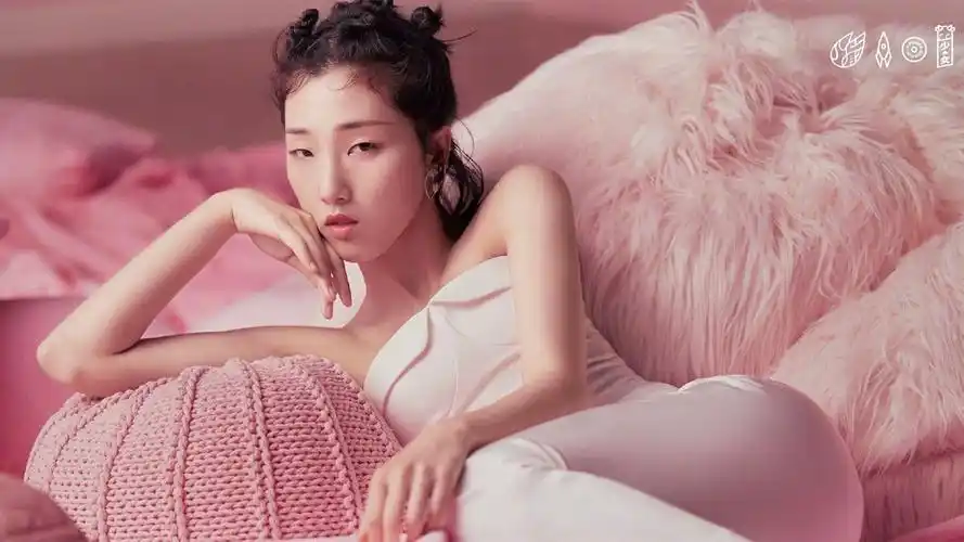 火箭少女101粉色梦幻高清桌面壁纸