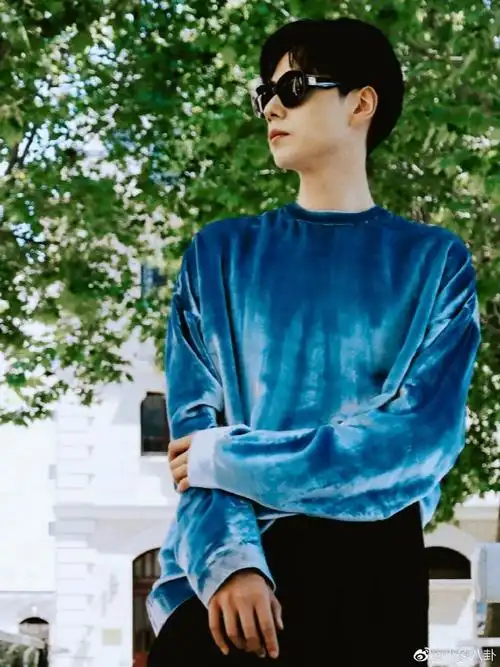 胡一天一天暴走三万步##胡一天闪回巴黎街头