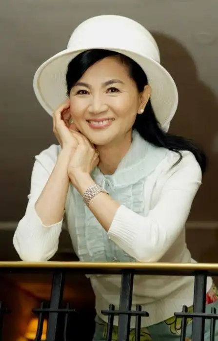 凤飞飞65岁生日,恩师秘曝:为和男友半夜约会,她从3楼一跃跳下