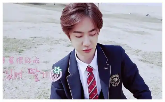 王一博学生照曝光有谁注意他的校服不愧是乐华的太子爷
