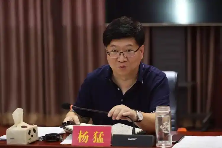 时政要闻县长杨猛主持召开县长办公会