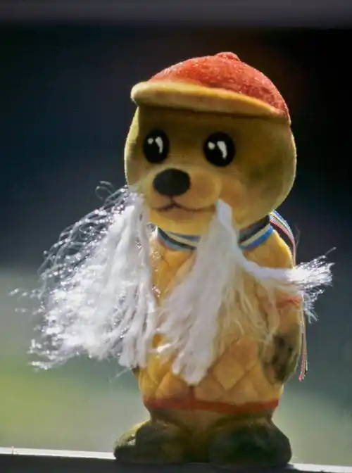 众所周知,莫斯科奥运会的吉祥物是憨态可掬的小狗熊misha.