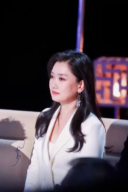 凤凰传奇主唱玲花