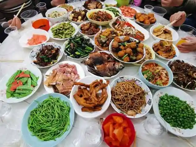 年夜饭必备的二十道菜家常做法(年夜饭必备硬菜寓意)