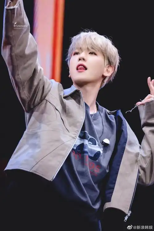 边伯贤overpass饭拍