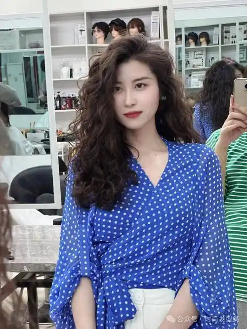 赵丽颖同款卷发: "复古大波浪 " ,初秋太适合了!