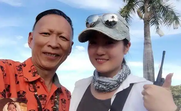 李明在娱乐圈中是一位非常有名的丑角演员,李明的外貌方面是非常符合