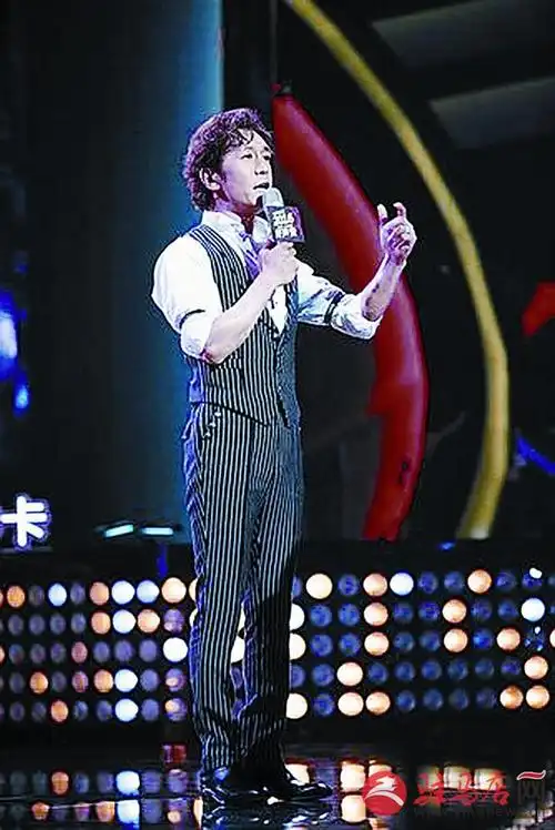 有传李咏"现场走神,不适应好声音",也有观众质疑李咏不能与"中国好