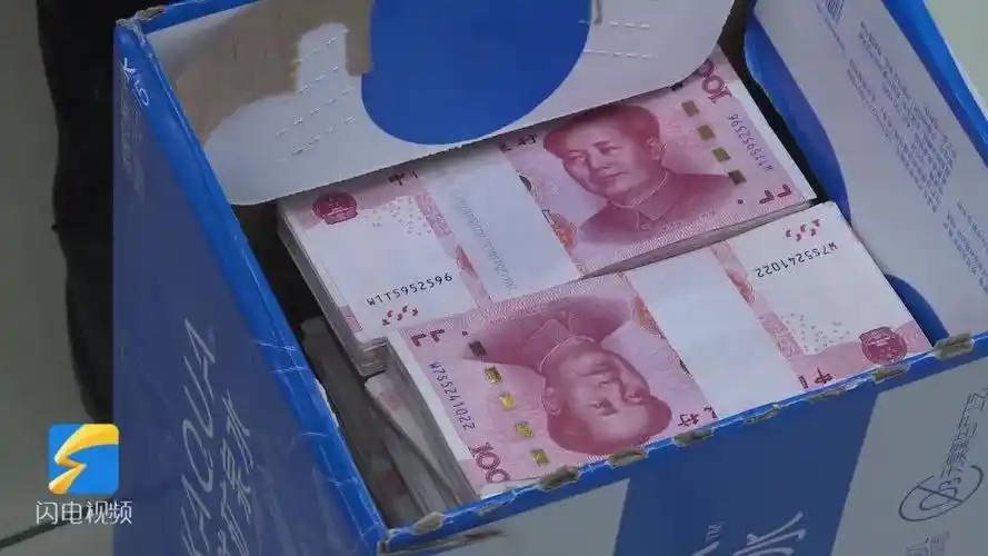 成都 顾客超市买东西遗落50万现金 民警数钱数了近一小时