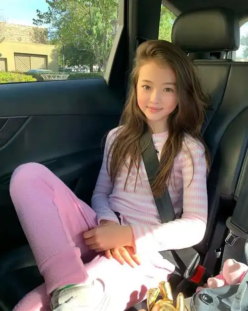 12岁童模成熟照引热议性感的身材才好看女孩审美观被妈毁