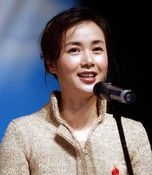 蒋雯丽母亲:生三个女儿,二女儿最漂亮,小女儿的婚姻让她操碎心